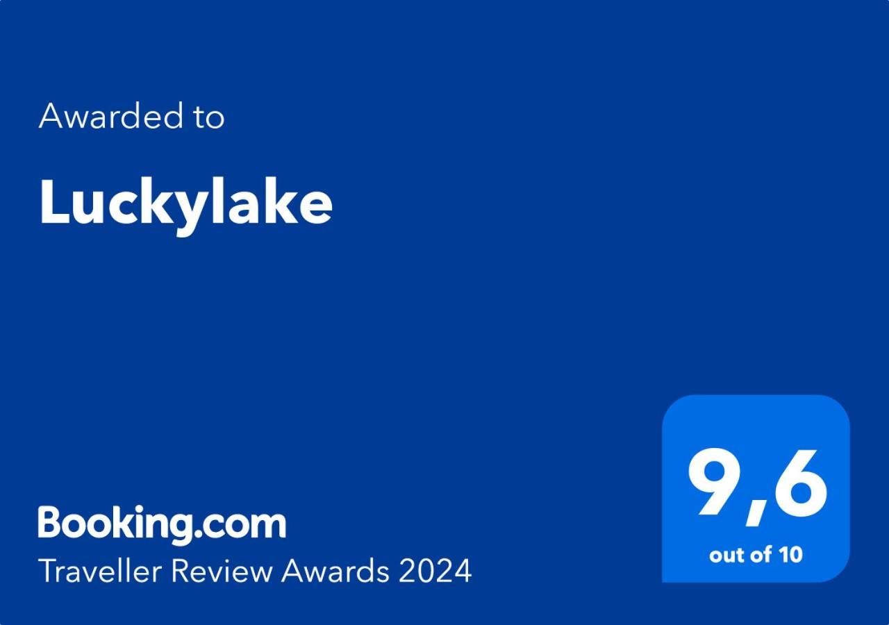 Luckylake Пела Екстериор снимка